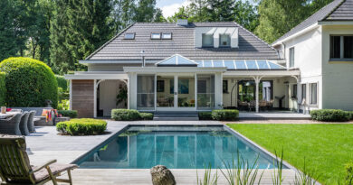 Hybrid Pools: Natuurlijke harmonie en rust in de tuin, dat is wat de opdrachtgevers zochten. En dat is precies wat Hybrid Pools met hun bekroonde zwemomgeving heeft gecreëerd: een plek waar ontspanning en natuur samenvloeien.