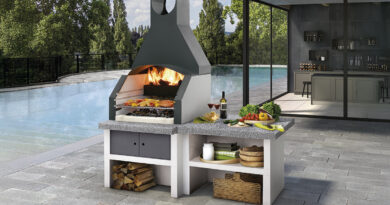 Het Italiaanse merk van hout- en pelletkachels Palazzetti toont in zijn nieuwe catalogus de toepassingen hiervan in de tuin. Zo spotten we onder andere deze Maxime.