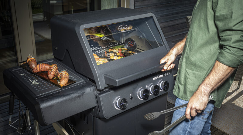 Het Heatspire-brandersysteem vormt het krachtige hart van de nieuwe gasgrillserie ALLFLAME van RÖSLE. Dit innovatieve systeem zorgt niet alleen voor hogere temperaturen op het rooster, maar verlaagt ook het gasverbruik. Dat betekent minder kosten en meer duurzaamheid met perfecte grillresultaten.