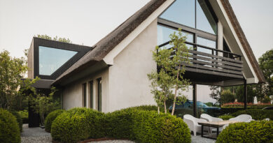 Groen en grijs, weelderig én strak. In Bergschenhoek ontwierp Peter van der Velden een eigentijdse leeftuin rond een splitlevel-woning, met hoogteverschillen als troef en Schellevis-beton als verbindende kracht.