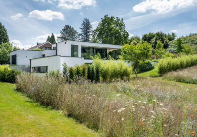 François Charlier en zijn team van tuinarchitecten zijn gespecialiseerd in het aanleggen van uitzonderlijke tuinen. Ze bieden een complete service en persoonlijke begeleiding om jouw droomtuin te realiseren.