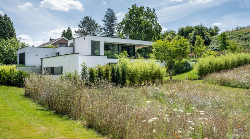 François Charlier en zijn team van tuinarchitecten zijn gespecialiseerd in het aanleggen van uitzonderlijke tuinen. Ze bieden een complete service en persoonlijke begeleiding om jouw droomtuin te realiseren.