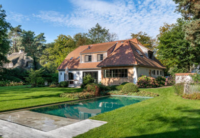 Groen als hoofdkleur in deze tuin door Hybrid Pools