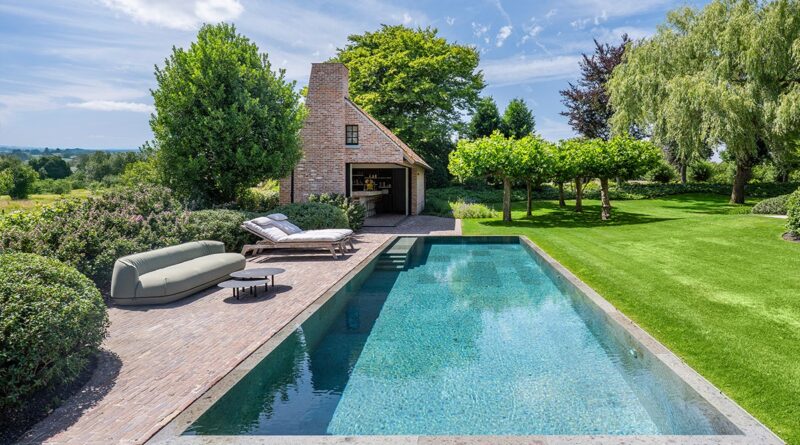 Een uitnodigend poolhouse op maat van het landschap